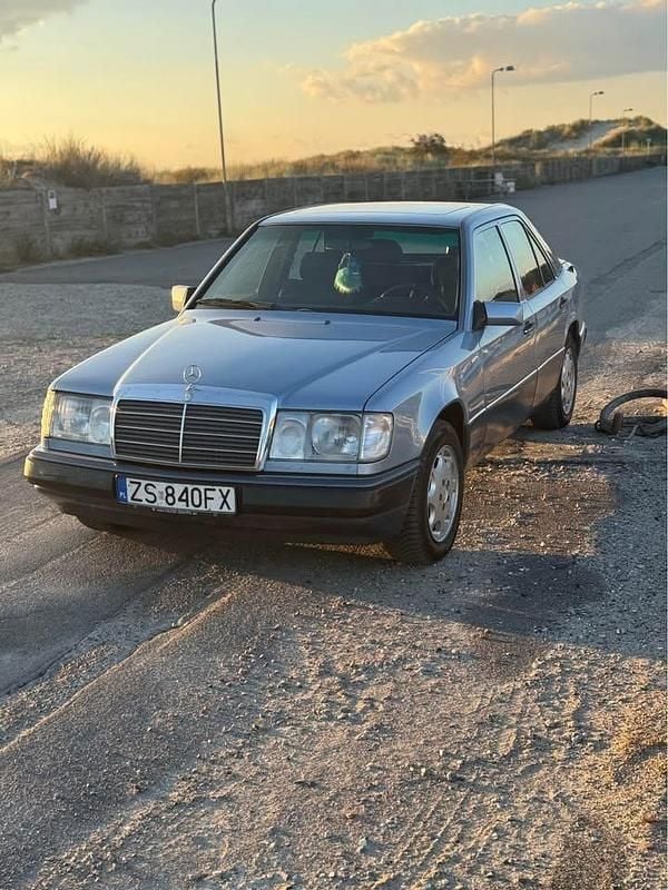 Brugt Mercedes E220 150 HK (110 kW) 1993 Sedan