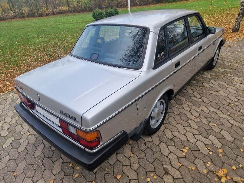 Brugt Volvo 240 SE 130 HK (95 kW) 1992 Sølvmetal