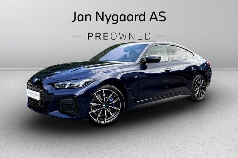Blåmetal Brugt 2025 BMW i4 M Sport Sedan | 549.900 kr. (Fair pris) - Billede 1/3