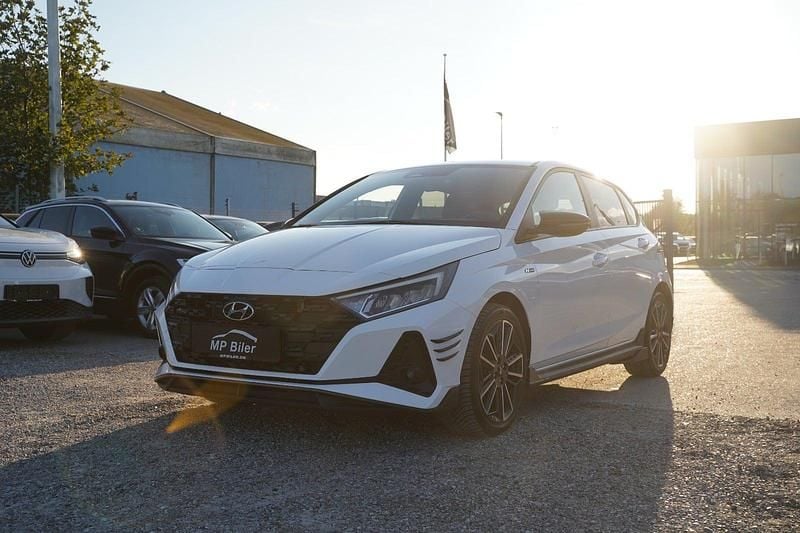 Hvid Brugt 2024 Hyundai i20 N Line Hatchback | 174.900 kr. (Fair pris) - Billede 1/4