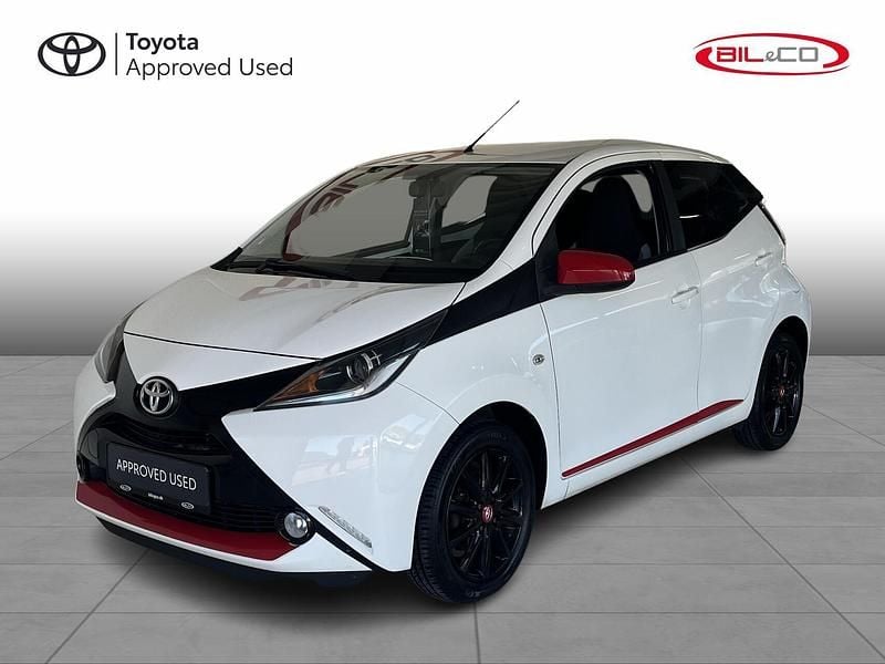 068 white Brugt 2017 Toyota Aygo x-press Hatchback | 64.900 kr. (Fair pris) - Billede 1/4