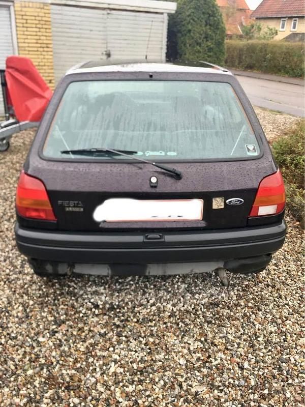 Brugt Ford Fiesta 1996 Bordeauxmetal Hatchback