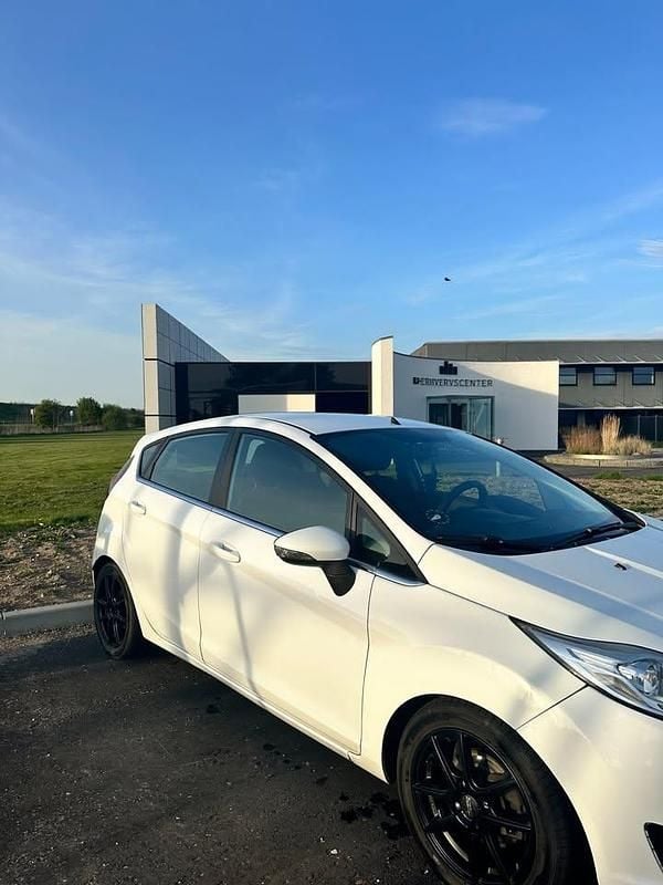 Brugt Ford Fiesta 101 HK (74 kW) 2013 Hvid Hatchback