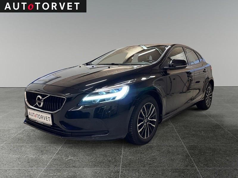 Sort Brugt 2017 Volvo V40 Momentum Hatchback | 109.700 kr. (Fair pris) - Billede 1/4