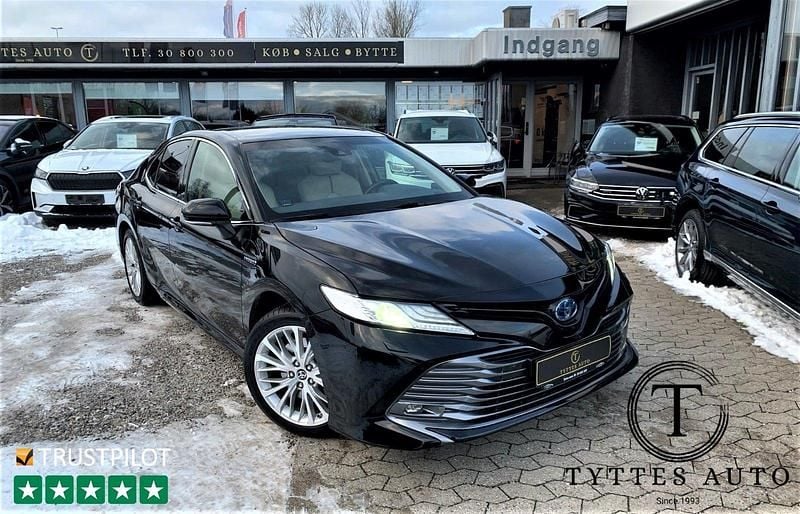 Sortmetal Brugt 2020 Toyota Camry Executive Sedan | 274.800 kr. - Billede 1/4