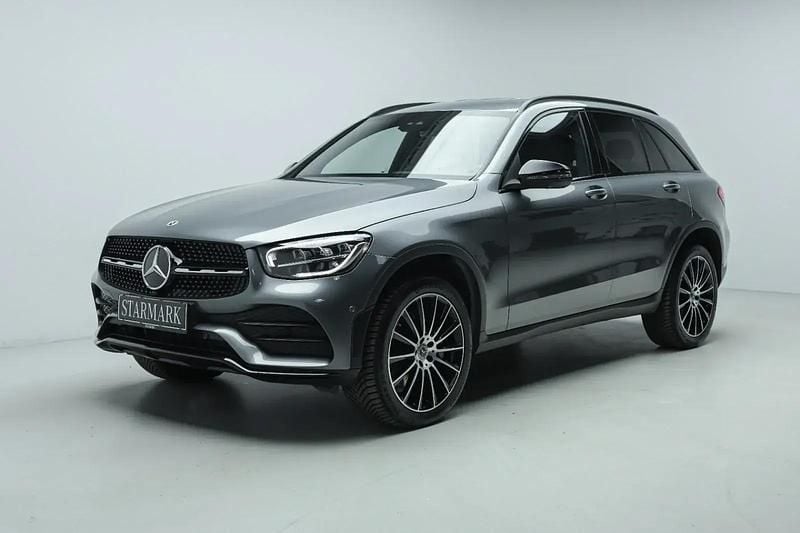 Gråmetal Brugt 2022 Mercedes GLC300e AMG | 589.900 kr. - Billede 1/3