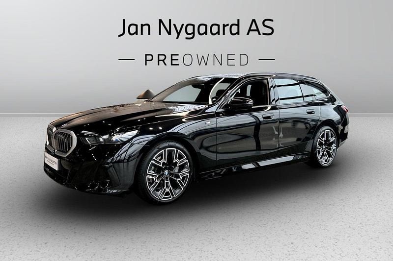 Sortmetal Brugt 2025 BMW i5 Comfort Edition Sedan | 619.900 kr. (Super pris) - Billede 1/4