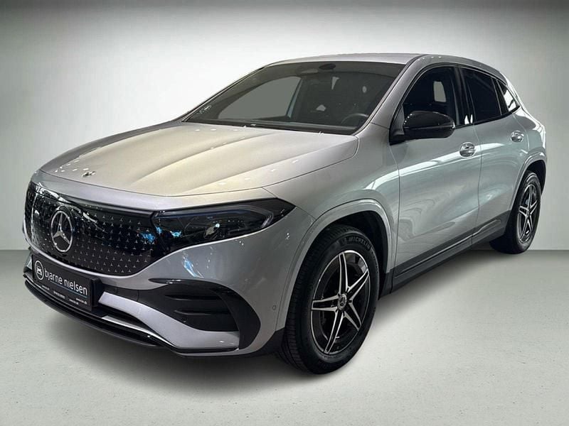 Sølvmetal Brugt 2024 Mercedes EQA250+ AMG line SUV | 309.900 kr. (God pris) - Billede 1/4