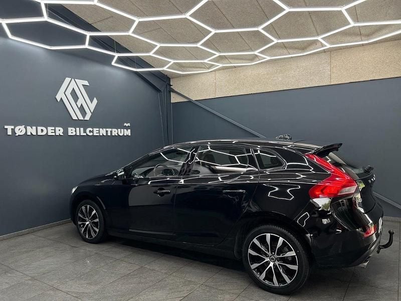 Brugt Volvo V40 Momentum 150 HK (110 kW) 2019 Sort Stationcar