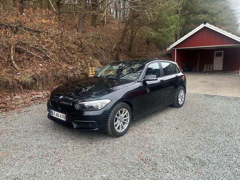 Sort Brugt 2018 BMW 118 Hatchback | 144.900 kr. (God pris) - Billede 1/4