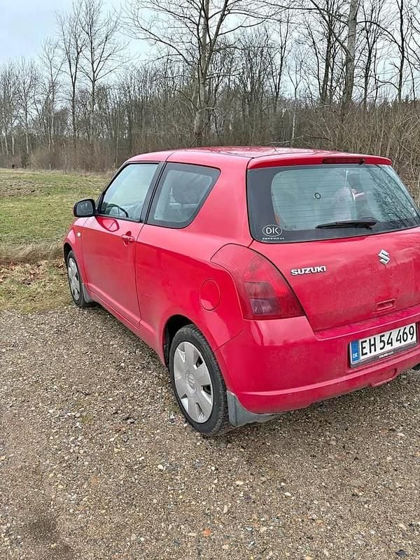 Brugt 2007 Suzuki Swift Hatchback | 32.000 kr. (Lidt for dyr) - Billede 1/4
