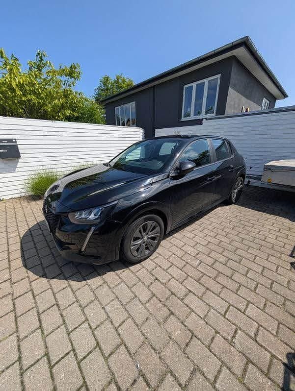 Brugt Peugeot e-208 Active 100 kW (136 HK) 2022 Sort Hatchback