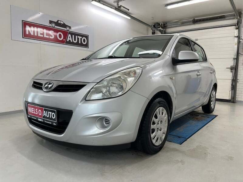 Sølvmetal Brugt 2009 Hyundai i20 Comfort Hatchback | 34.900 kr. - Billede 1/4