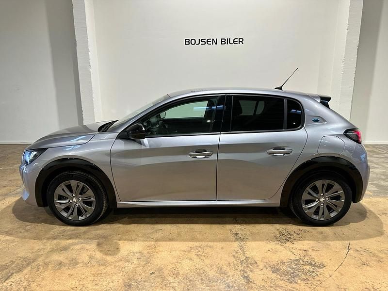 Brugt Peugeot e-208 Allure 100 kW (136 HK) 2023 Artense grey Hatchback