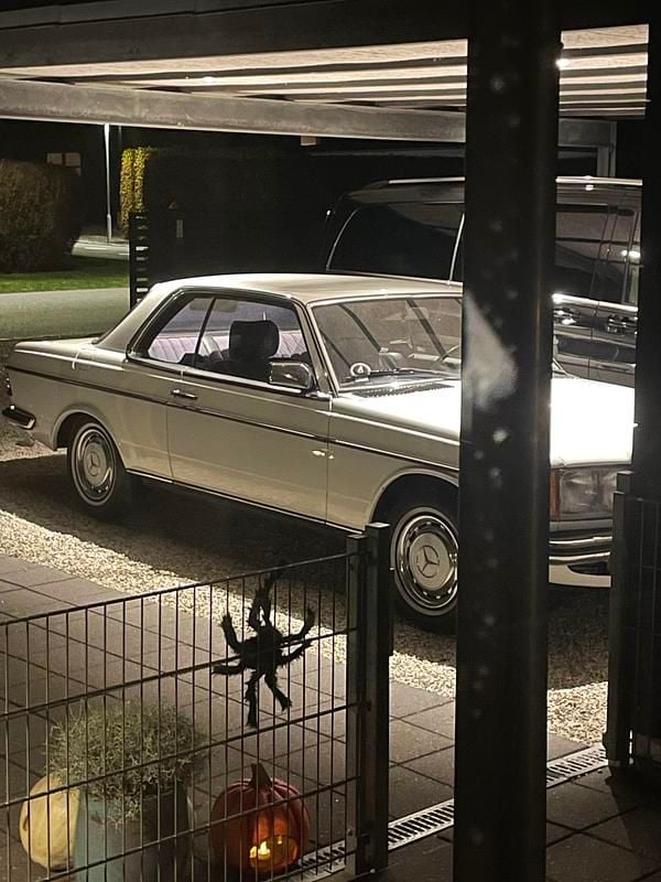 Hvid Brugt 1980 Mercedes 230 | 120.000 kr. - Billede 1/4