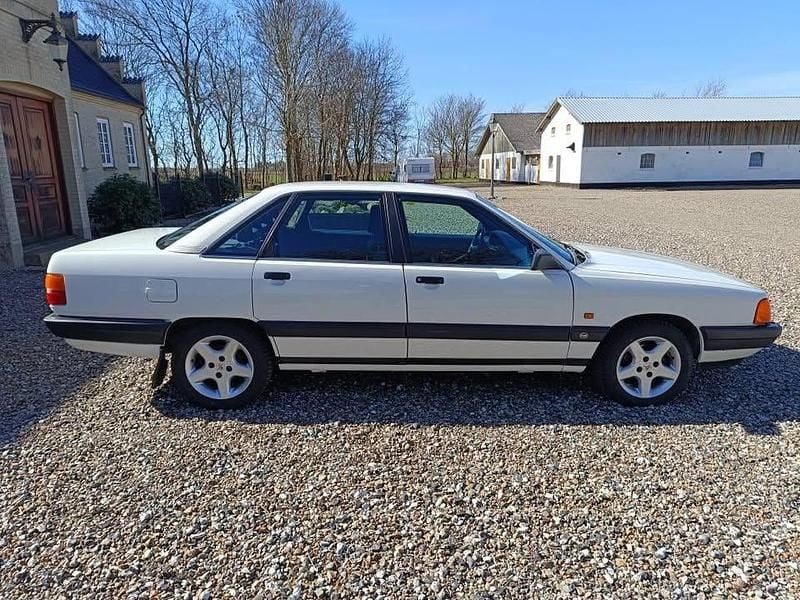 Brugt Audi 100 115 HK (84 kW) 1989 Grå Sedan