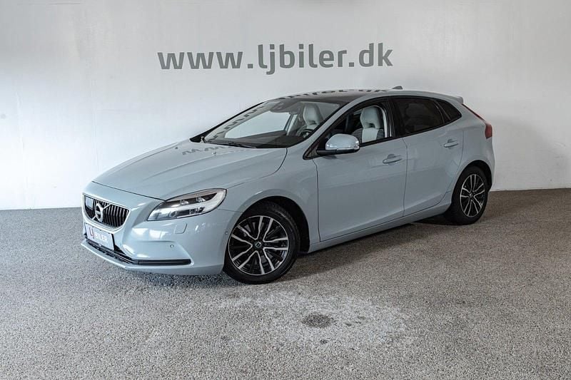 Brugt Volvo V40 Momentum 150 HK (110 kW) 2017 Turkis Hatchback