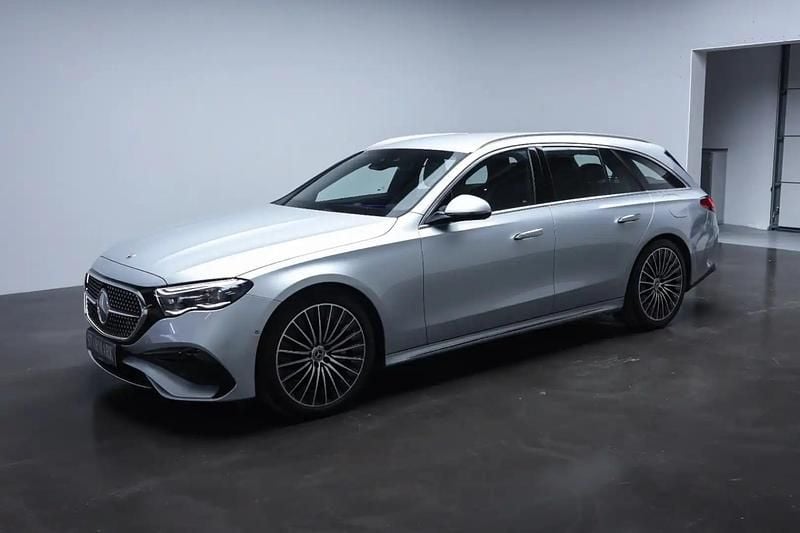 Sølvmetal Brugt 2023 Mercedes E300 Stationcar | 674.900 kr. - Billede 1/3