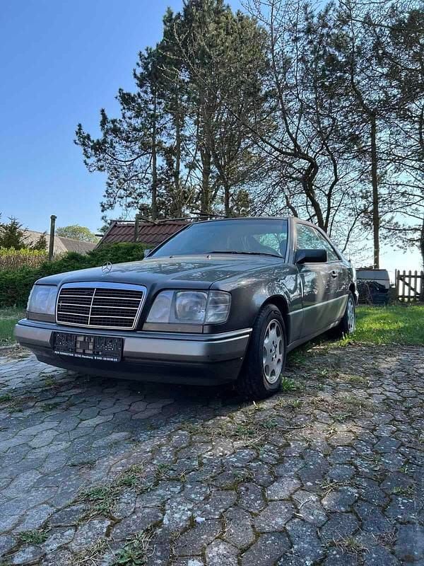 Brugt Mercedes E220 150 HK (110 kW) 1993 Guld Coupe
