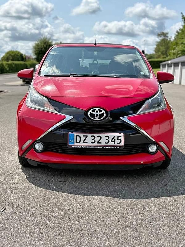 Rød Brugt 2016 Toyota Aygo Hatchback | 34.900 kr. (God pris) - Billede 1/4