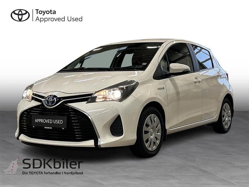 Hvid Brugt 2015 Toyota Yaris Hybrid Comfort Hatchback | 99.900 kr. (Fair pris) - Billede 1/3