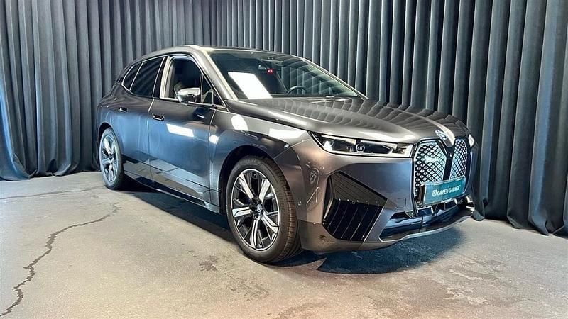 Sophisto grey Brugt 2024 BMW iX SUV | 649.900 kr. (Super pris) - Billede 1/1