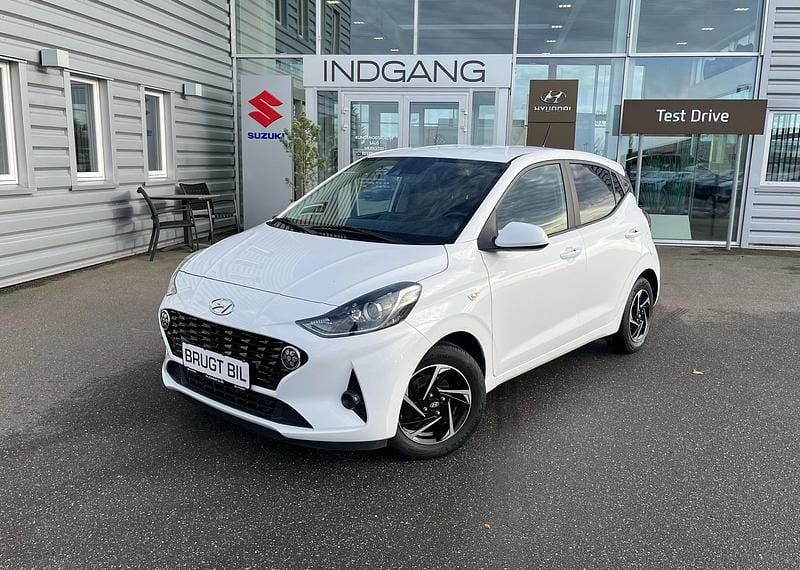 Polar white Brugt 2021 Hyundai i10 Advanced Hatchback | 104.900 kr. (Lidt for dyr) - Billede 1/4