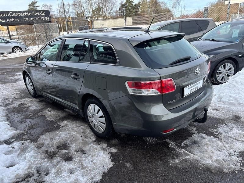 Brugt Toyota Avensis T1 132 HK (97 kW) 2010 Gråmetal Stationcar