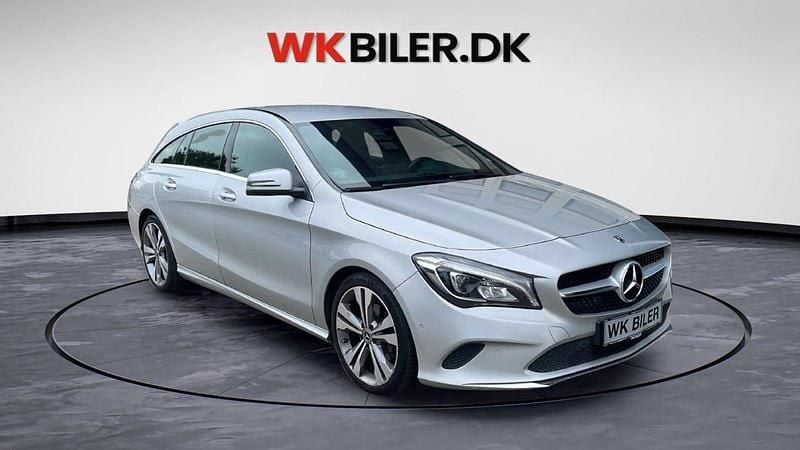 Sølvmetal Brugt 2018 Mercedes CLA200 Shooting Brake AMG line Stationcar | 179.900 kr. (Fair pris) - Billede 1/4