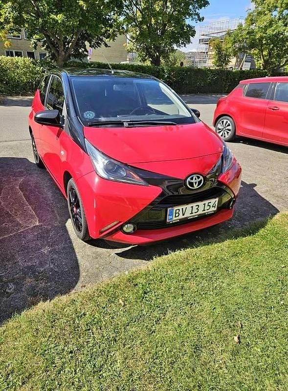 Rød Brugt 2017 Toyota Aygo X-cite Hatchback | 62.000 kr. (God pris) - Billede 1/4