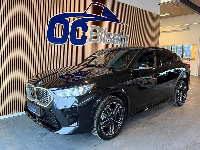 Sortmetal Brugt 2025 BMW iX2 M Sport SUV | 347.800 kr. (Lidt for dyr) - Billede 1/4
