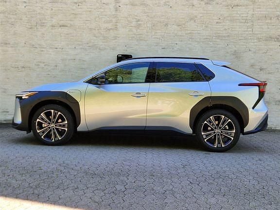 Brugt Toyota bZ4X Executive 150 kW (204 HK) 2024 1j6 precious silver SUV