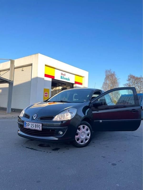 Brugt Renault Clio II 75 HK (55 kW) 2010 Hatchback