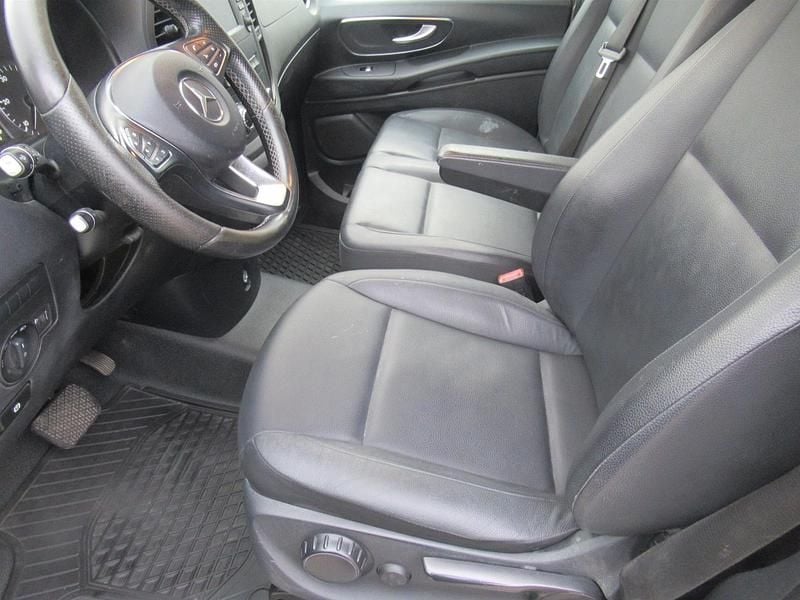Brilliantsølv metallic Brugt 2018 Mercedes Vito Van | 149.990 kr. - Billede 1/4