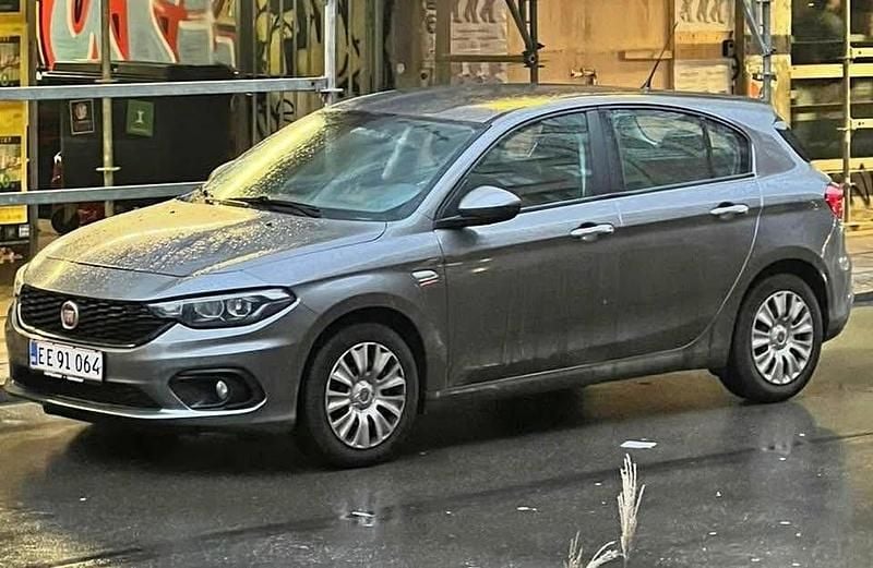 Grå Brugt 2017 Fiat Tipo Hatchback | 40.000 kr. (Super pris) - Billede 1/4