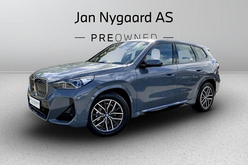 Gråmetal Brugt 2024 BMW iX1 M Sport SUV | 369.000 kr. (Fair pris) - Billede 1/3