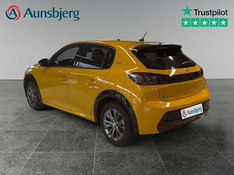 Brugt Peugeot e-208 Allure 100 kW (136 HK) 2022 Gul Hatchback