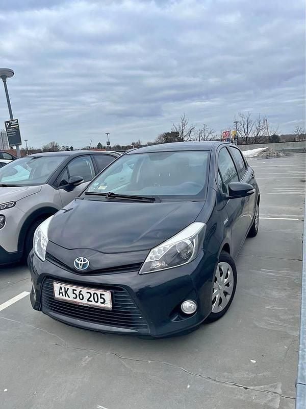 Brugt Toyota Yaris Multidrive S 75 HK (55 kW) 2012 Sort Hatchback