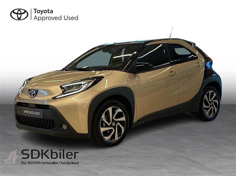 Ginger beige/night sky b Brugt 2025 Toyota Aygo X Pulse SUV | 174.900 kr. (Lidt for dyr) - Billede 1/3