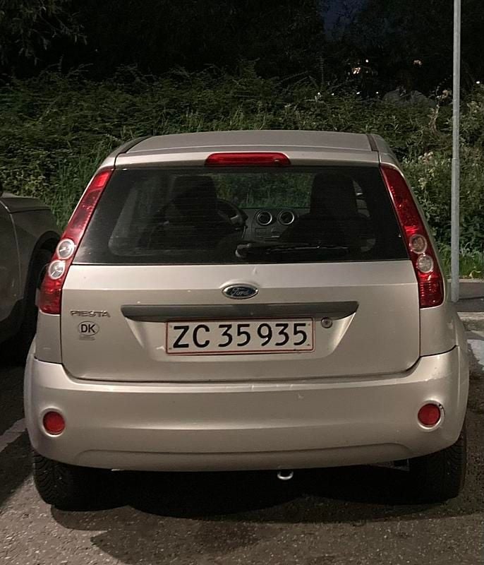 Metalgrå Brugt 2009 Ford Fiesta Titanium Hatchback | 24.900 kr. (God pris) - Billede 1/2