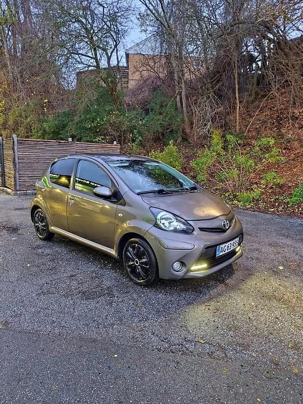 Brugt Toyota Aygo 68 HK (50 kW) 2013 Brun Hatchback
