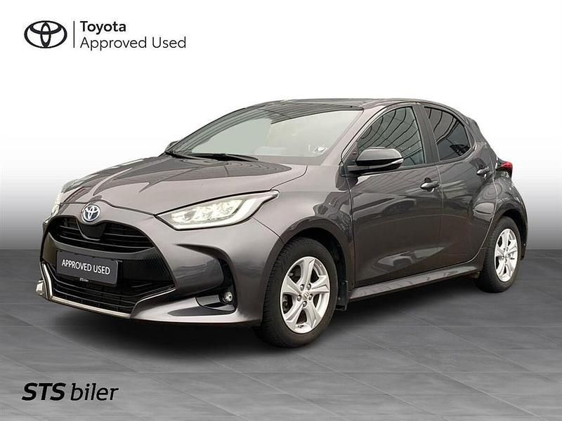 1g3 ash grey Brugt 2021 Toyota Yaris Hybrid Style Hatchback | 194.990 kr. (Fair pris) - Billede 1/3
