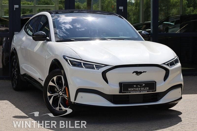 Hvid Brugt 2024 Ford Mustang Mach-E Extended Range SUV | 334.800 kr. (God pris) - Billede 1/4