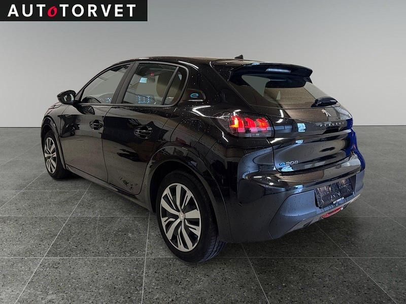 Brugt Peugeot e-208 Active 100 kW (136 HK) 2022 Sort Hatchback