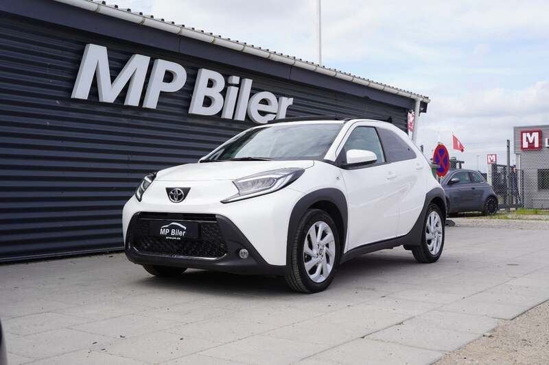 Hvid Brugt 2023 Toyota Aygo Pulse Hatchback | 129.900 kr. (Fair pris) - Billede 1/4