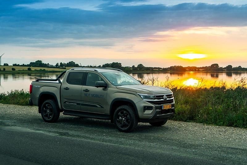 Beigemetal Brugt 2025 VW Amarok PanAmericana Afhentning | 449.900 kr. - Billede 1/4