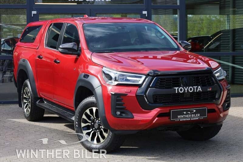Rødmetal Brugt 2024 Toyota HiLux Sport Afhentning | 419.900 kr. - Billede 1/4