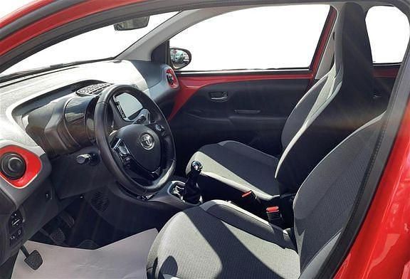 Brugt Toyota Aygo x-press 72 HK (52 kW) 2019 068 white Hatchback