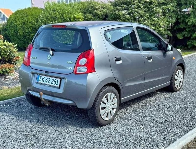 Grå Brugt 2013 Suzuki Alto Hatchback | 17.000 kr. (Fair pris) - Billede 1/4