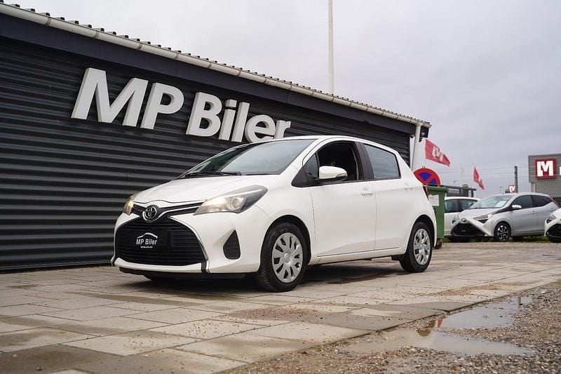 Hvid Brugt 2015 Toyota Yaris T1 Hatchback | 24.900 kr. - Billede 1/4